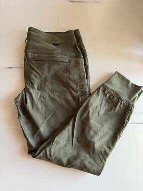 prAna Women's Halle Jogger II Pants in Sage Camo Gently Used Size 6RG